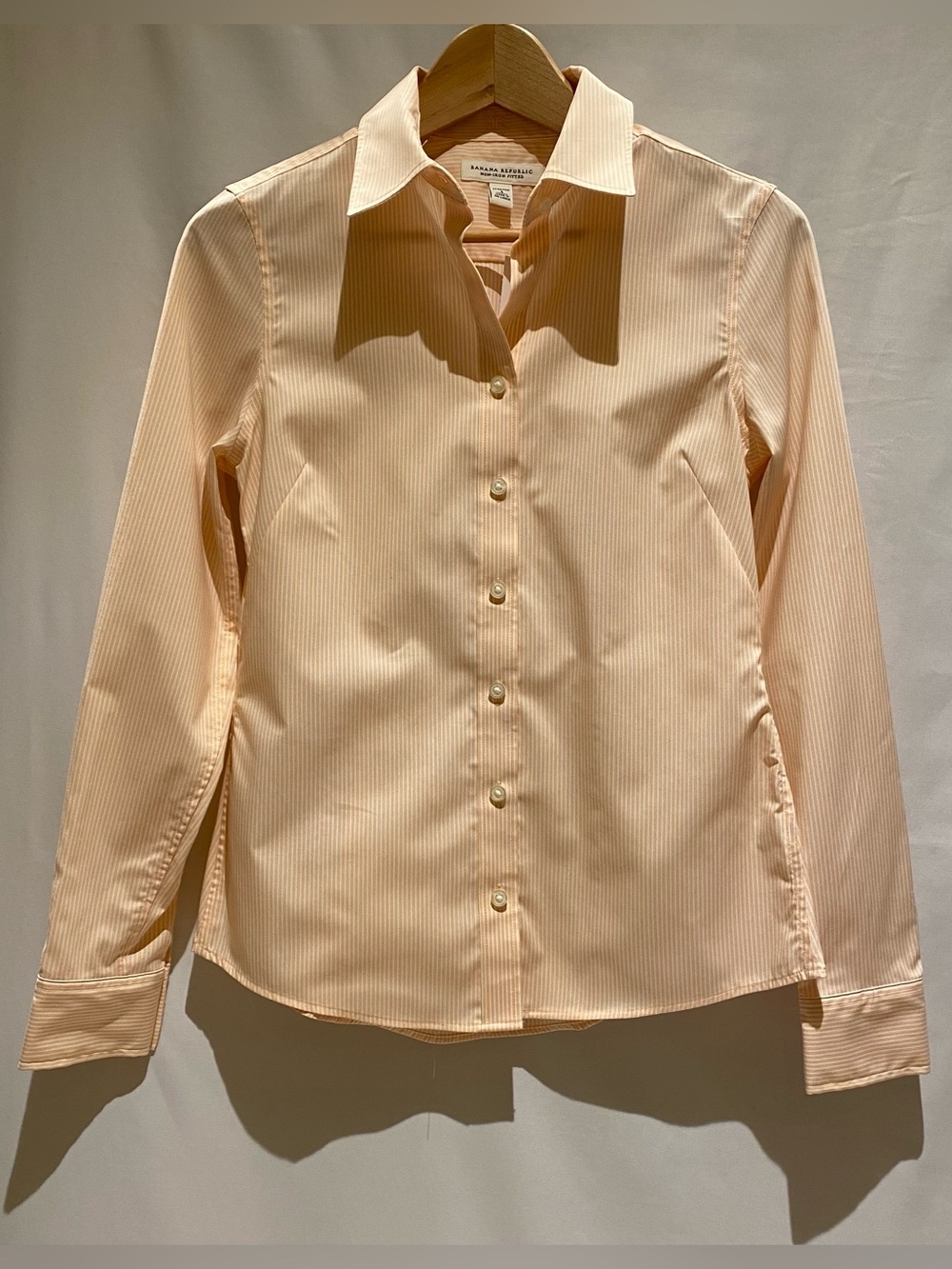 Banana Republic Peach Pinstripe Non-iron Fitted Button-Down Shirt, size 4, NWT